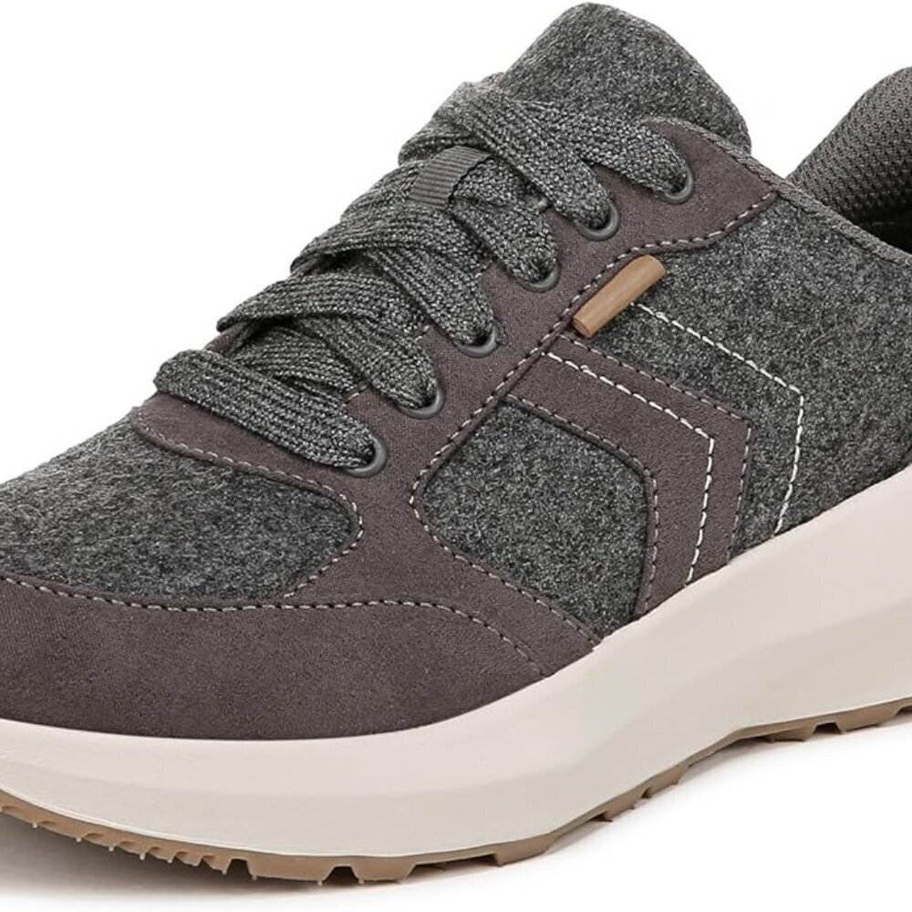 Brand new Dr. Scholl's Women's Hannah Retro Lace Up Fashion Sneaker, 7.5